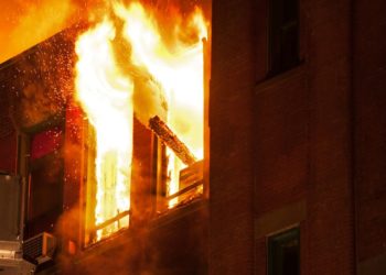 सिलेंडरचा भीषण स्फोट होऊन 13 जण जखमी