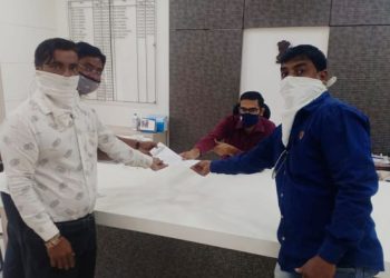 हिंदू - मुस्लीम एकता बिल्डिंग पेंटर युनियनतर्फे जिल्हाधिकाऱ्यांना विविध मागण्यांवर निवेदन