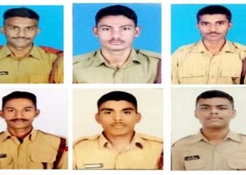 भारतीय सैन्यदलात निवड झालेल्या विद्यार्थ्यांचा पालकांसह सत्कार