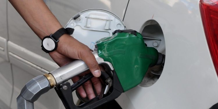 आज पेट्रोल - डिझेलच्या दरात मोठी वाढ, जाणून घ्या