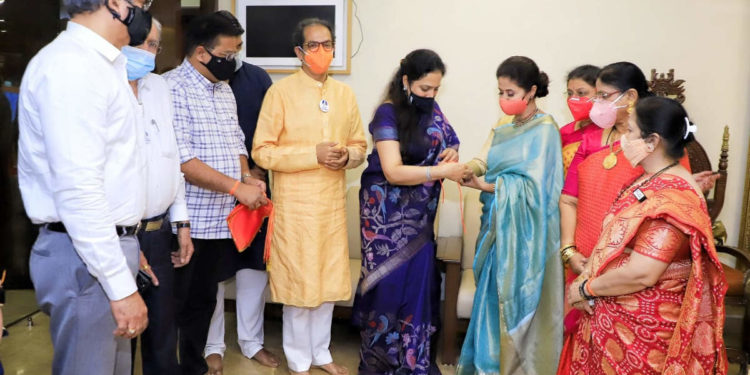 अभिनेत्री उर्मिला मातोंडकर यांनी केला शिवसेनेत जाहीर प्रवेश