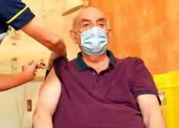 ८२ वर्षीय वृद्ध महिलेला दिला ऑक्सफर्ड लसीचा पहिला डोस