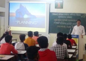 जळगावातील विवेकानंद महाविद्यालयात स्पर्धा परीक्षा मार्गदर्शन