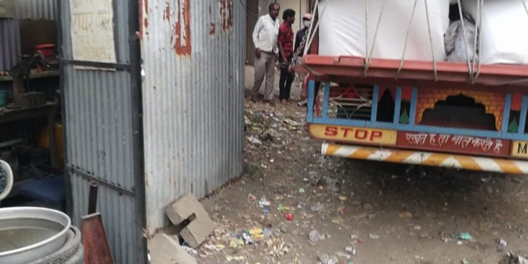 जळगावातील एमआयडीसी परिसरात सट्टा - जुगार अड्डयावर धाड