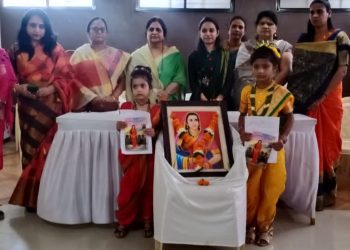 माॅं जिजाऊ व स्वामी विवेकानंद यांना अनोख्या पद्धतीने अभिवादन