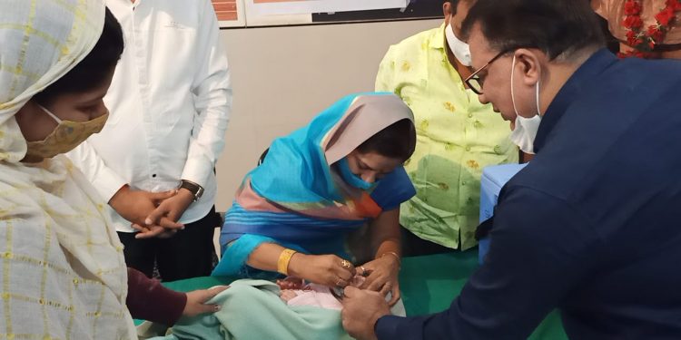 शाहू महाराज रुग्णालयात महापौरांच्या हस्ते पोलिओ लसीकरणाला सुरुवात!