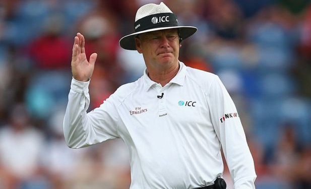 क्रिकेट पंच ब्रूस ऑक्सनफर्ड आंतरराष्ट्रीय क्रिकेटमधून घेणारा निवृत्ती