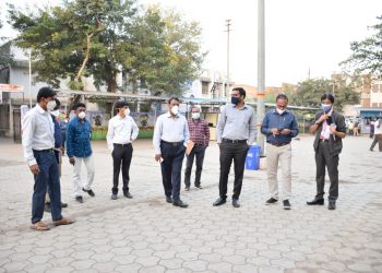 “कोविशील्ड” देण्याच्या जागेची जिल्हाधिकाऱ्यांनी केली पाहणी