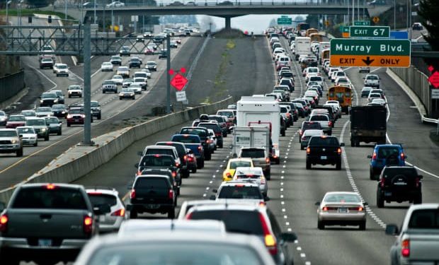 जुन्या वाहनांवर लागणार ग्रीन टॅक्स, केंद्र सरकारचा मोठा निर्णय