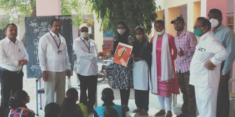 साकळी येथे जागतिक एड्स दिनानिमिताने चित्रकला स्पर्धेचे आयोजन