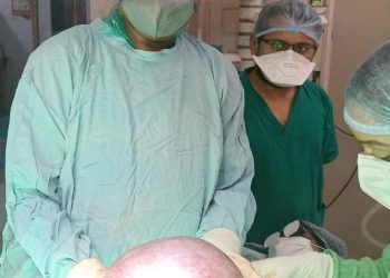 एकीच्या अंडाशयची गाठ फुटबॉलएवढी, तर दुसरीच्या दोन्ही अंडाशयांना गाठी !