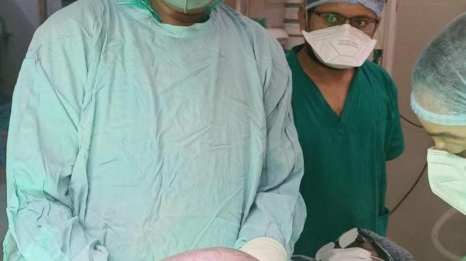 एकीच्या अंडाशयची गाठ फुटबॉलएवढी, तर दुसरीच्या दोन्ही अंडाशयांना गाठी !