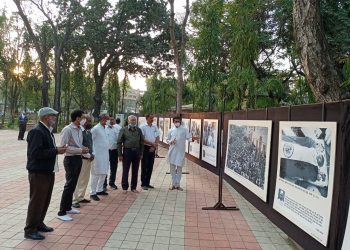 महात्मा गांधीजींच्या ७३ व्या पुण्यतिथी निमित्त महात्मा गांधी उद्यानात श्रद्धांजली