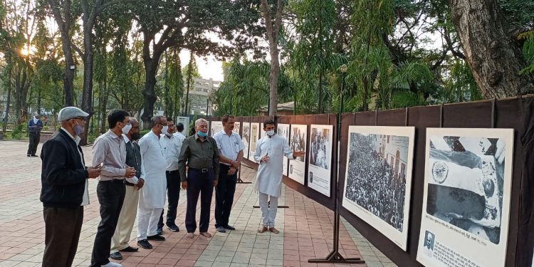 महात्मा गांधीजींच्या ७३ व्या पुण्यतिथी निमित्त महात्मा गांधी उद्यानात श्रद्धांजली