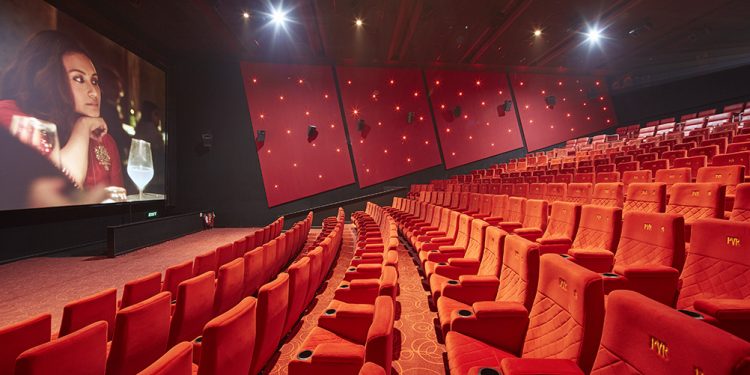 मोठी बातमी : देशभरातील चित्रपटगृह 100 टक्के क्षमतेने सुरु होणार