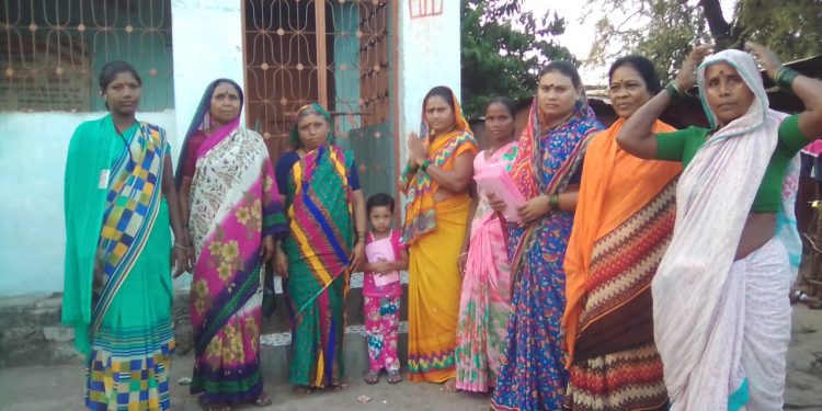 डोंगर कठोरा ग्रामपंचायतीच्या निवडणुकीसाठी सर्व उमेदवार महीलांनी केला प्रचाराचा शुभारंभ