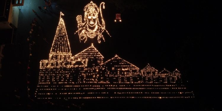 जळगावात श्रीराम मंदिरात ११ तासात, ११ हजार दिव्यांचा उपक्रम