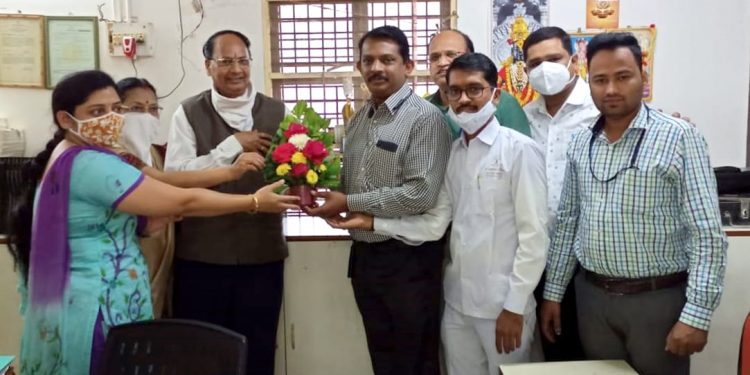 कोविड-19 च्या काळात बँकींग सेवेबद्दल जळगाव पीपल्स बँकेचा सत्कार