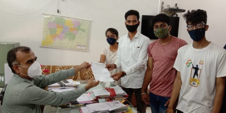 भंडारा जिल्हा रूग्णालयातील आग प्रकरणी भाजयुमोचे जिल्हाधिकाऱ्यांना निवेदन