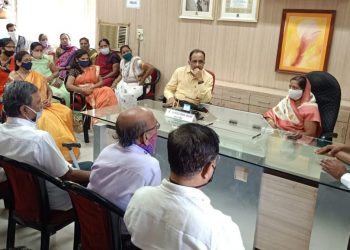 अमृतच्या स्वतंत्र संयोजनासाठी शिवकॉलनी वासियांनी घेतली महापौरांची भेट!