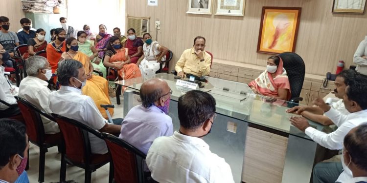 अमृतच्या स्वतंत्र संयोजनासाठी शिवकॉलनी वासियांनी घेतली महापौरांची भेट!