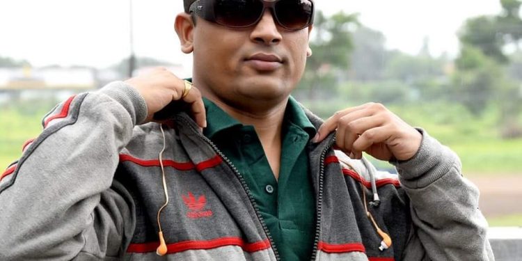 बांभोरीजवळ दुचाकीला अज्ञात वाहनाच्या धडकेत विधी अधिकारी ठार