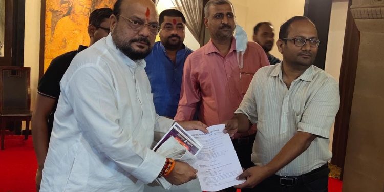 वरणगाव पाणी पुरवठा योजनेचा कार्यादेश पालकमंत्र्यांच्या हस्ते प्रदान