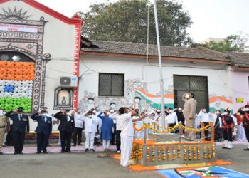 "शावैम" मध्ये ध्वजारोहण ; कोरोना योध्यांचाही सन्मान