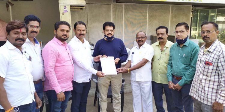 जळगाव जिल्हा नाभिक समाज बांधवांच्यावतीने आ. भोळे यांना निवेदन