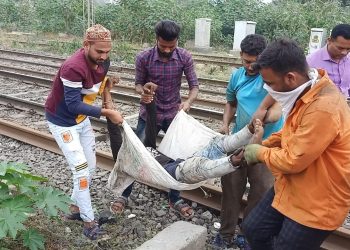 जळगावातील रेल्वे रूळावर जखमी तरूणाला रूग्णालयात उपचारार्थ दाखल