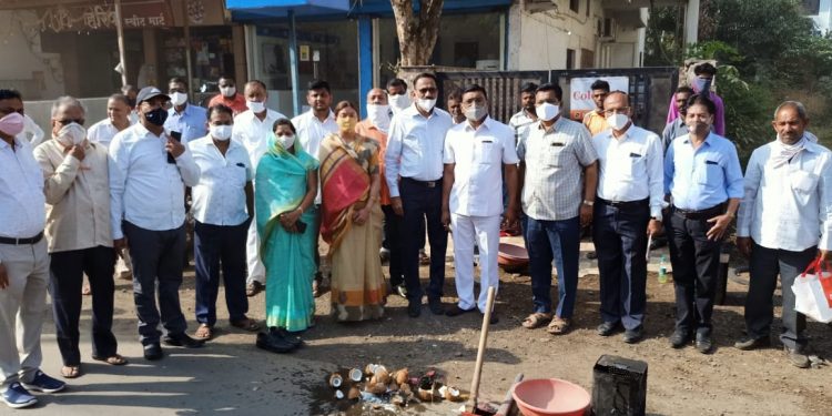 प्रभाग ७ मध्ये रस्ते दुरुस्तीच्या कामाला महापौरांच्या हस्ते सुरुवात!