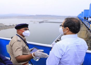 मुख्यमंत्री उद्धव ठाकरे यांचा ताफा गोसेखुर्द प्रकल्पग्रस्तांनी रोखला