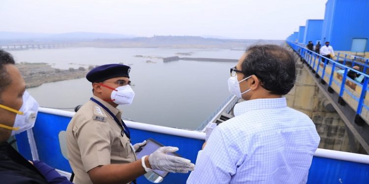 मुख्यमंत्री उद्धव ठाकरे यांचा ताफा गोसेखुर्द प्रकल्पग्रस्तांनी रोखला