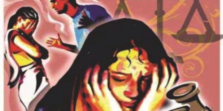 हुंडा कमी दिला म्हणून विवाहितेचा छळ, नऊ जणांवर गुन्हा