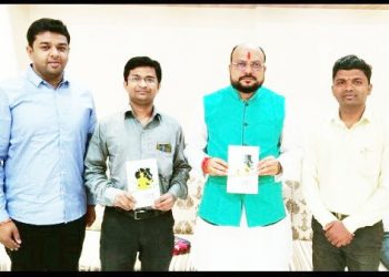 पालकमंत्री गुलाबराव पाटील यांच्या हस्ते 'कर्मव्यवस्था' पुस्तकाचे प्रकाशन