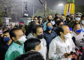 शौर्य दिनानिमित्त जयस्तंभाला अभिवादन