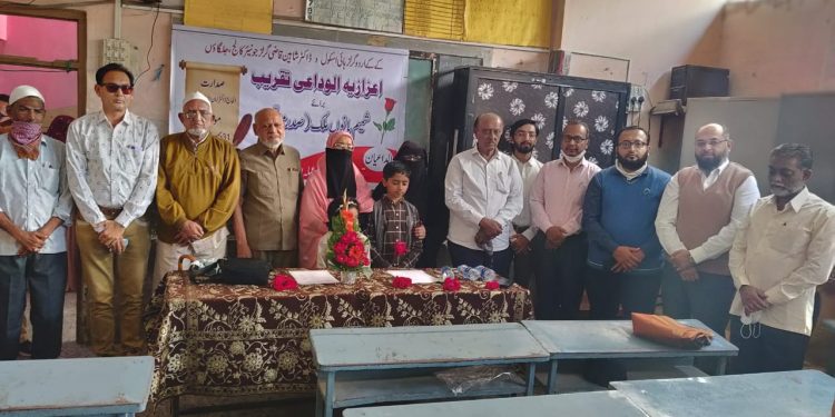 'हाडाचे शिक्षकवृद निवृत्त होत नाहीत'