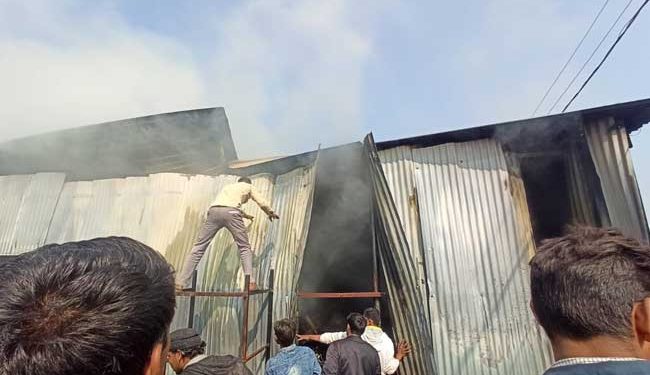 जळगावातील सुप्रिम कॉलनीमधील गोडावूनला आग, लाखोंचे नुकसान