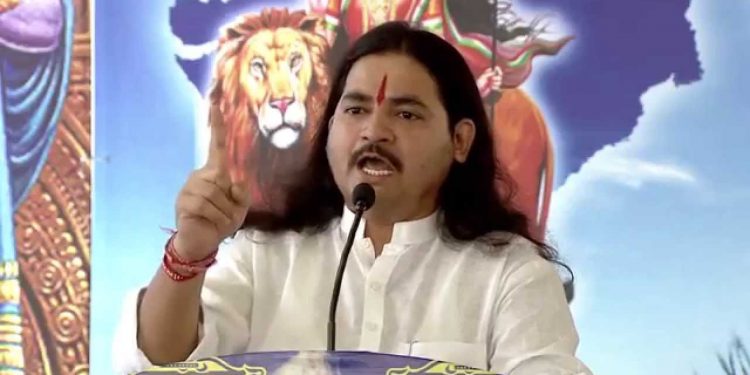 संस्थापक अध्यक्ष धनंजय देसाई