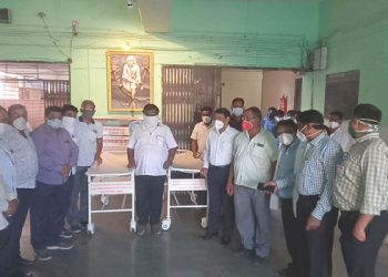 शासकीय रुग्णालयास दोन स्ट्रेचर भेट
