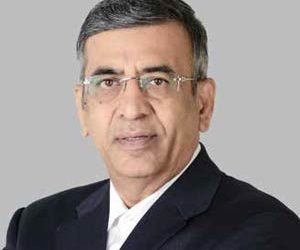 शिवनेरी किल्ल्यावर जैन ठिबकवर फुलणार देवराई