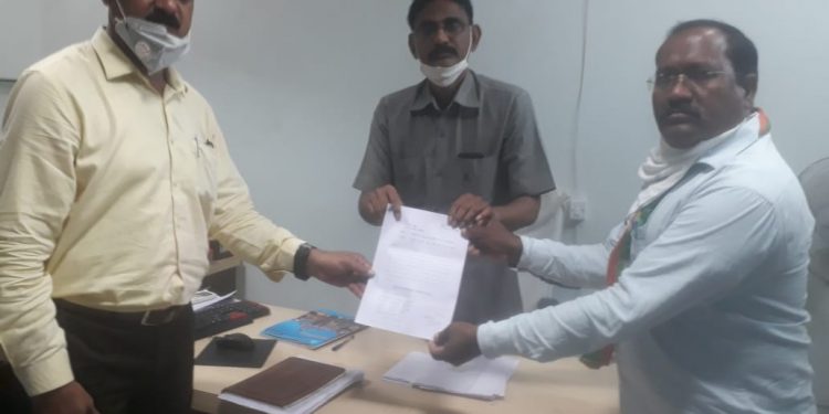 नवीन ट्रान्सफार्मर बसविण्यासाठी भाजपा तालुक्याच्यावतीने महावितरणला निवेदन