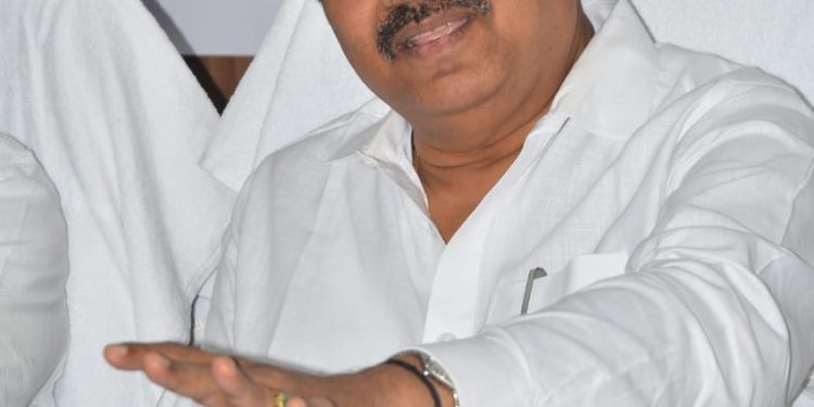 जिल्ह्यातील प्रलंबित पाटबंधारे प्रकल्पांना चालना देण्यासाठी सुधारित प्रशासकीय मान्यतेचे प्रस्ताव सादर करा – ना.जयंत पाटील