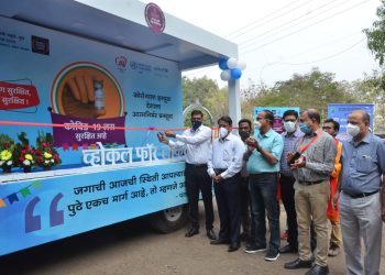 कोविड-19 लसीकरण आणि आत्मनिर्भर भारत जनजागृती मोहीमेचा जिल्हाधिकाऱ्यांच्या हस्ते शुभारंभ