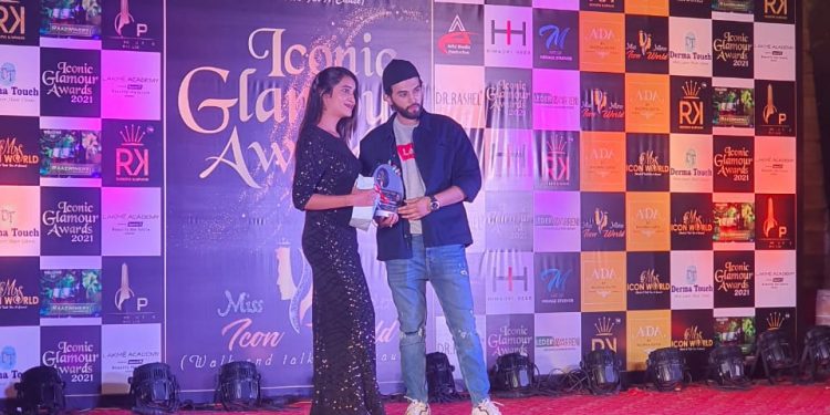 मानसी शर्मा यांना आयकॉनिक ग्लॅमर फॅशन आयकॉन 2021 अवार्ड