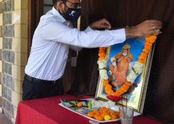 संत गाडगेबाबा महाराज जयंतीनिमित्त जिल्हाधिकारी कार्यालयात प्रतिमापूजन