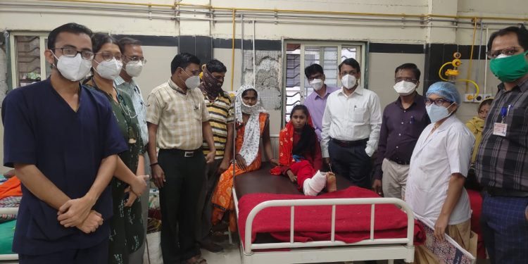 सर्पदंश झालेल्या बालिकेला मृत्यूच्या दाढेतून बाहेर काढले