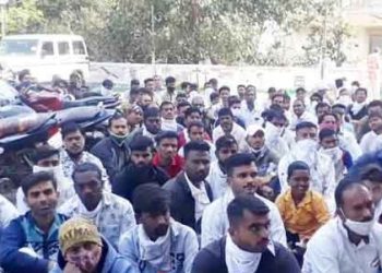 हॉकर्स बांधवांना व्यवसायासाठी दिलेला पर्याय मान्य नसल्याने हॉकर्स महापालिकेत दाखल