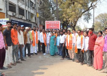 शिव व्यापारी सेनेच्या फलकाचे अनावरण