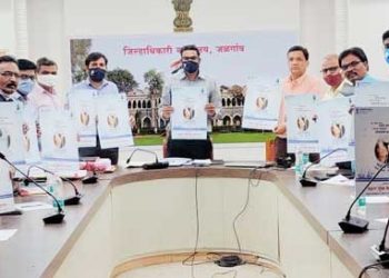 विकसनशील परिसर, झोपडपट्टी, ग्रामीण भागात युवक गट स्थापन करावे